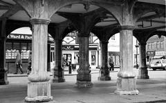 Market pillars